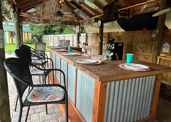 Jan's Oasis Family Retreat Pool Bar Games & Fun * Pensacola