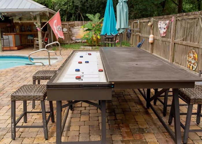 Jan's Oasis Family Retreat Pool Bar Games & Fun Holiday home