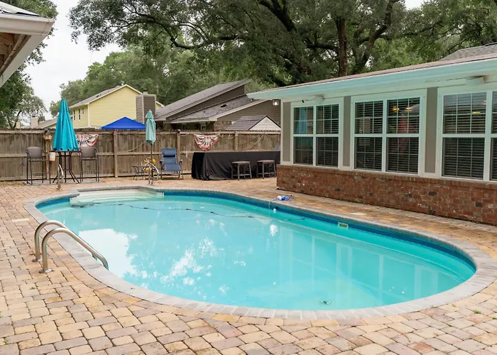 Jan's Oasis Family Retreat Pool Bar Games & Fun Pensacola